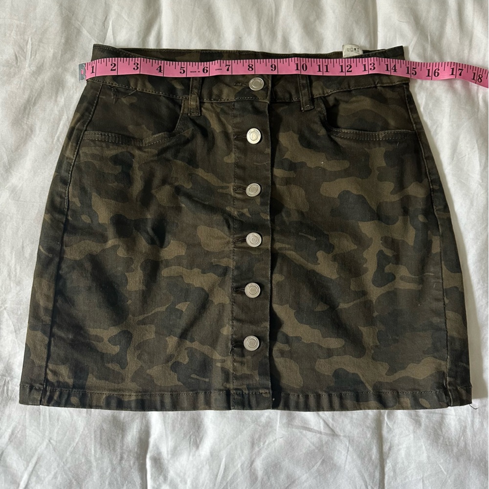 Camouflage print mini skirt